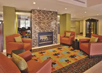 La Quinta Inn & Suites by Wyndham Elkview - Charleston NE hotel thumbnail 2
