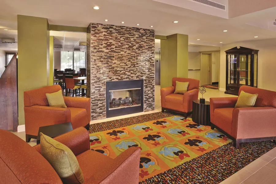 La Quinta Inn & Suites by Wyndham Elkview - Charleston NE hotel detail image 2