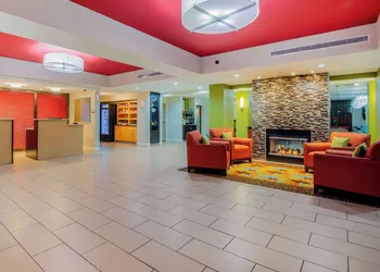 La Quinta Inn & Suites by Wyndham Elkview - Charleston NE hotel thumbnail 3