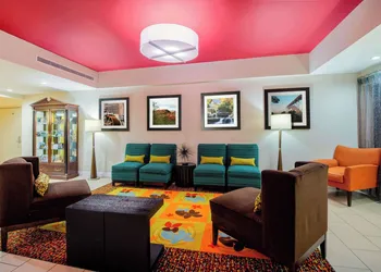 La Quinta Inn & Suites by Wyndham Elkview - Charleston NE hotel thumbnail 4