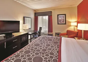 La Quinta Inn & Suites by Wyndham Elkview - Charleston NE hotel thumbnail 5