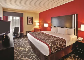 La Quinta Inn & Suites by Wyndham Elkview - Charleston NE hotel thumbnail 6