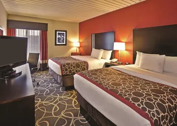 La Quinta Inn & Suites by Wyndham Elkview - Charleston NE hotel thumbnail 7