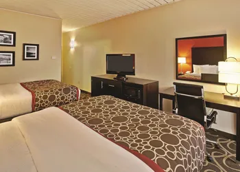 La Quinta Inn & Suites by Wyndham Elkview - Charleston NE hotel thumbnail 8