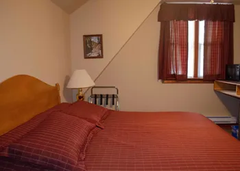 Crandell Mountain Lodge hotel thumbnail 4