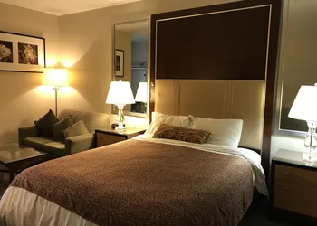 Cardinal Court Motel hotel thumbnail 2