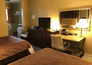 Cardinal Court Motel hotel thumbnail 4
