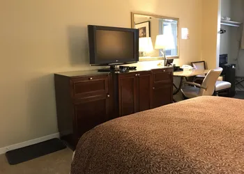 Cardinal Court Motel hotel thumbnail 8