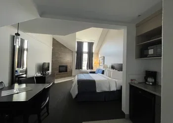 Hotel Vacances Tremblant hotel thumbnail 8