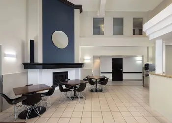 Super 8 by Wyndham Sainte Agathe Des Monts hotel thumbnail 4