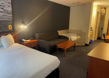 Super 8 by Wyndham Sainte Agathe Des Monts hotel thumbnail 7