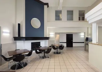 Super 8 by Wyndham Sainte Agathe Des Monts hotel thumbnail 4
