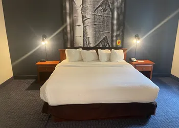 Super 8 by Wyndham Sainte Agathe Des Monts hotel thumbnail 8