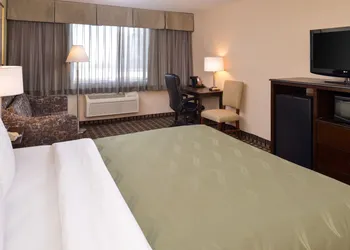 Quality Inn & Suites Montebello - Los Angeles hotel thumbnail 7