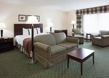 Holiday Inn Conference Ctr Marshfield by IHG hotel thumbnail 7