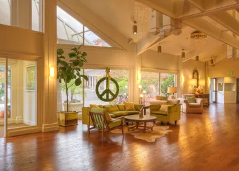Ashland Hills Hotel & Suites hotel thumbnail 5