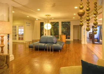 Ashland Hills Hotel & Suites hotel thumbnail 6