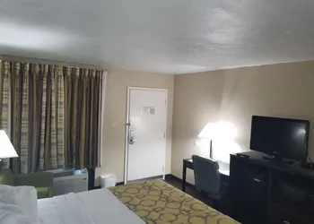 Baymont by Wyndham Lake City I-75 hotel thumbnail 3