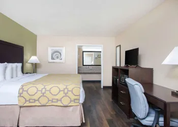 Baymont by Wyndham Lake City I-75 hotel thumbnail 7