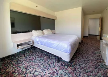 Motel 6 McAlester, OK - South hotel thumbnail 6