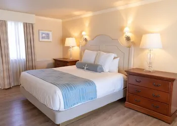 Anchor In Distinctive Waterfront Lodging hotel thumbnail 6