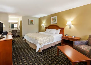 Days Inn by Wyndham Kent - Akron hotel thumbnail 2