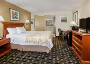 Days Inn by Wyndham Kent - Akron hotel thumbnail 4