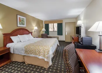 Days Inn by Wyndham Kent - Akron hotel thumbnail 8