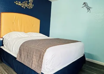 Travel Inn & Suites hotel thumbnail 5
