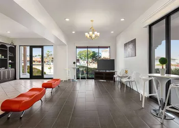 Ramada by Wyndham Marina hotel thumbnail 2