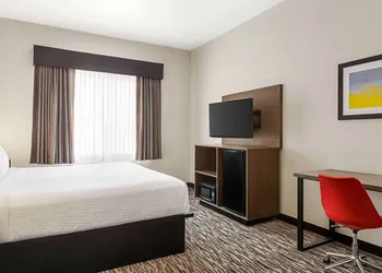 Ramada by Wyndham Marina hotel thumbnail 8