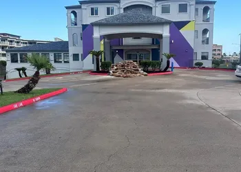 Spark by Hilton Galveston hotel thumbnail 4