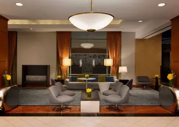 Hilton Chicago/Magnificent Mile Suites hotel thumbnail 2