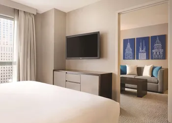 Hilton Chicago/Magnificent Mile Suites hotel thumbnail 7