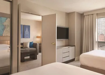 Hilton Chicago/Magnificent Mile Suites hotel thumbnail 8