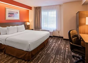 Charlevoix Inn & Suites SureStay Collection by Best Western hotel thumbnail 4