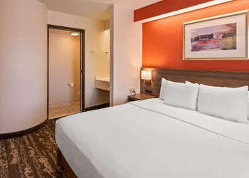 Charlevoix Inn & Suites SureStay Collection by Best Western hotel thumbnail 5