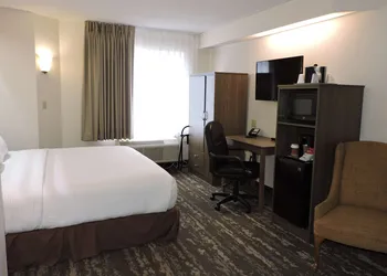 Charlevoix Inn & Suites SureStay Collection by Best Western hotel thumbnail 7