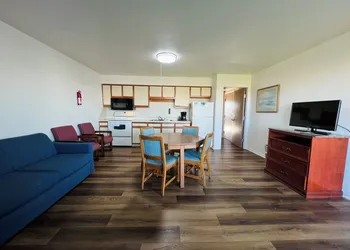 Mariner Inn and Suites hotel thumbnail 3