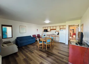 Mariner Inn and Suites hotel thumbnail 4
