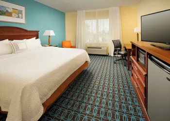Fairfield Inn & Suites by Marriott Marshall hotel thumbnail 6