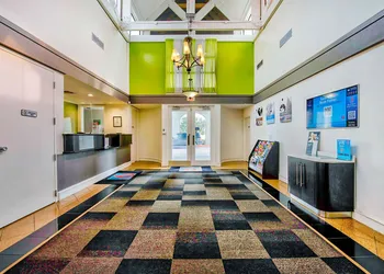 Studio 6 San Antonio, TX - Airport hotel thumbnail 2
