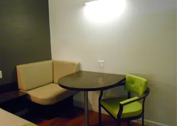 Studio 6 San Antonio, TX - Airport hotel thumbnail 3