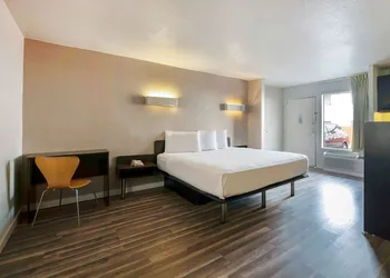 Studio 6 San Antonio, TX - Airport hotel thumbnail 8