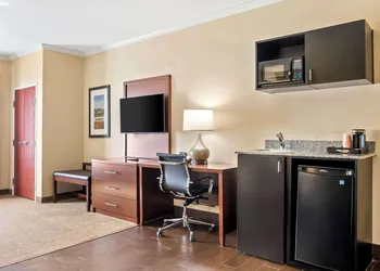 Comfort Suites hotel thumbnail 7