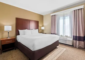 Comfort Suites hotel thumbnail 8