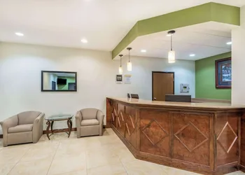 Days Inn by Wyndham Topeka hotel thumbnail 2