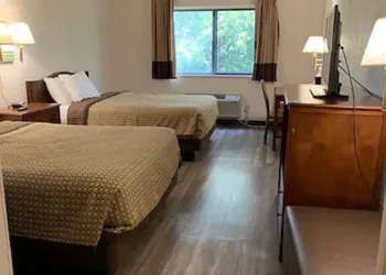 Days Inn by Wyndham Topeka hotel thumbnail 4