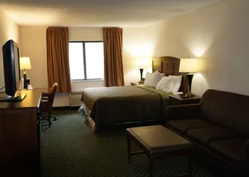 Days Inn by Wyndham Topeka hotel thumbnail 6