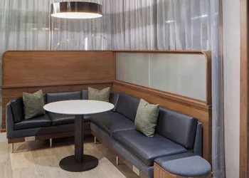 Courtyard by Marriott Chicago Downtown River North hotel thumbnail 2